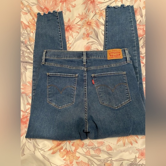 Levi’s juniors ripped distressed jeans high rise super skinny size 31 - Picture 6 of 6